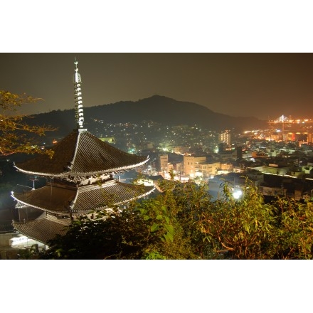 天寧寺三重塔の夜景