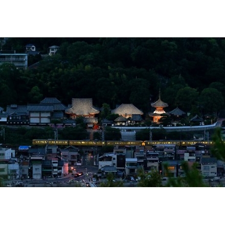 【要クレジット　写真提供：栗山主税】岩屋山から見た浄土寺の夜景