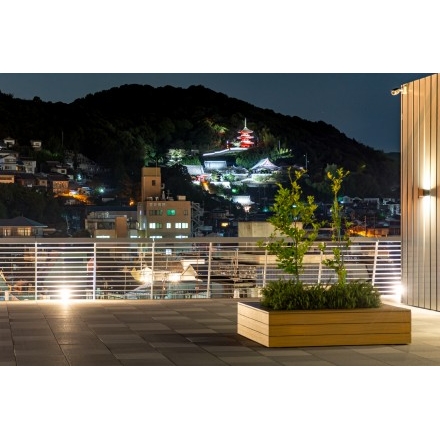 尾道市役所展望デッキから見る西國寺周辺の夜景
