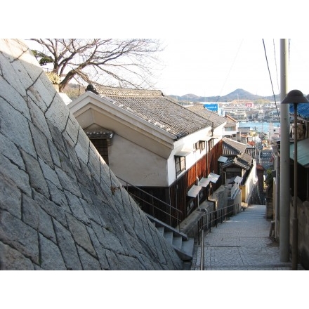 志賀直哉旧居側の坂道（千光寺新道）