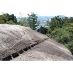千光寺公園の鼓岩に残るくさび跡