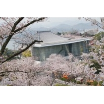春の尾道市立美術館