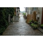 雨上がりの石畳小路