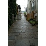 雨上がりの石畳小路