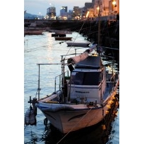 夕暮れの漁船