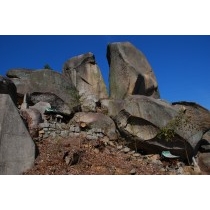岩屋山の巨石群