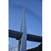 船上から見たしまなみ海道・多々羅大橋の主塔の夕景