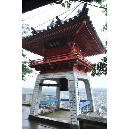 雨の千光寺鐘楼