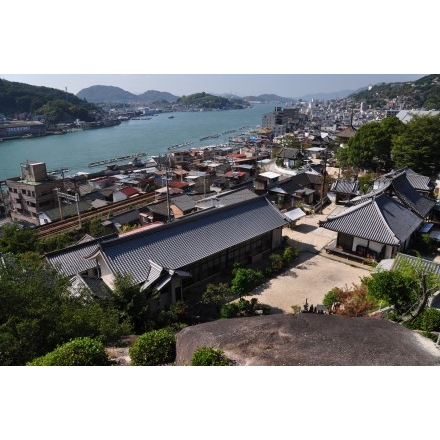 海龍寺の裏山から見た尾道市街地