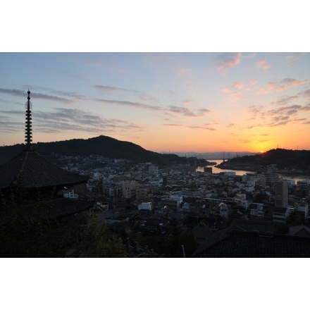 天寧寺三重塔付近から見た早朝の尾道（10月）