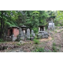 竜王山の石仏群