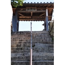 白滝山の山門
