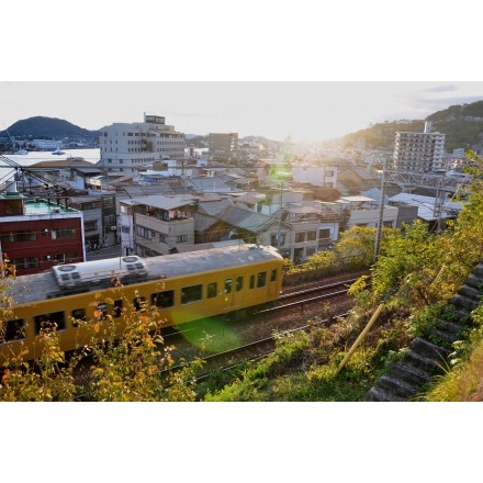 電車のある夕景