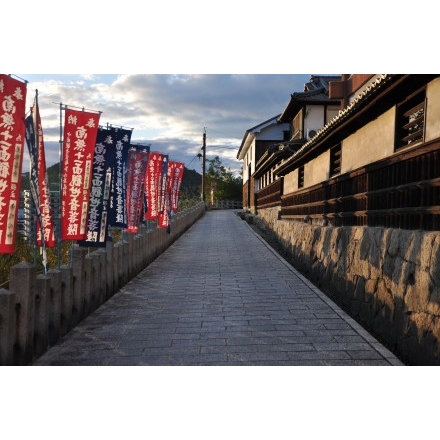 路地の夕景