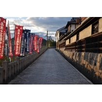 路地の夕景