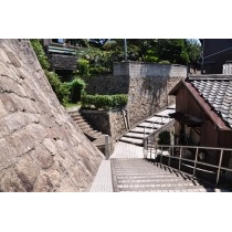 夏の階段の四つ角