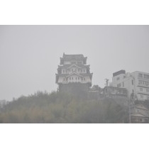 霧に包まれた尾道城