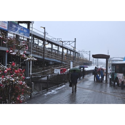 雪の東尾道駅