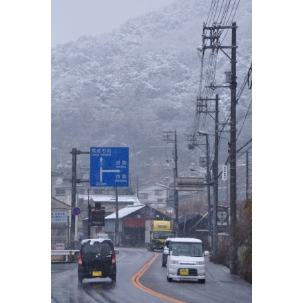 しまなみ海道新尾道大橋付近から見た浄土寺山の雪風景