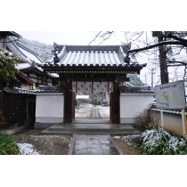 雪の海龍寺山門