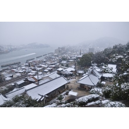 雪に包まれた尾道市街地