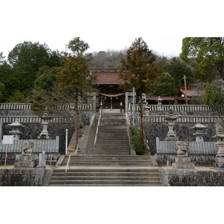 三成八幡神社