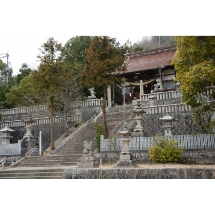 三成八幡神社