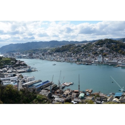 岩屋山から見る尾道水道一帯の桜風景