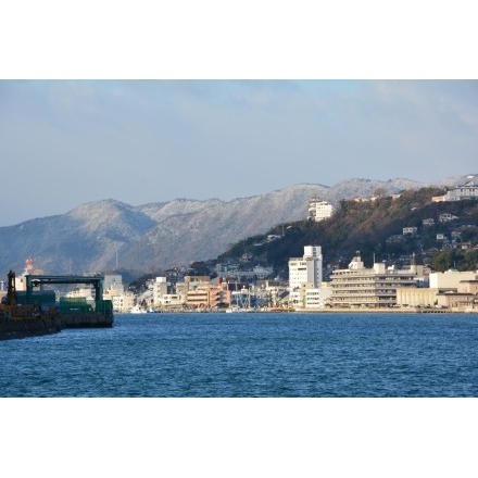 うっすら雪化粧した鳴滝山