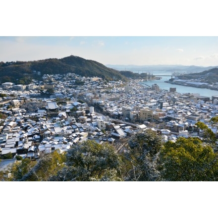 尾道市街地の雪景色