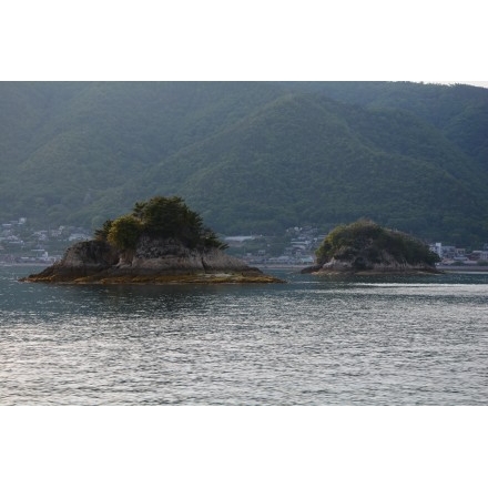 船上から見る鯨島・小鯨島