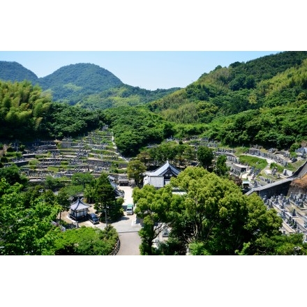 因島水軍城から見る金蓮寺