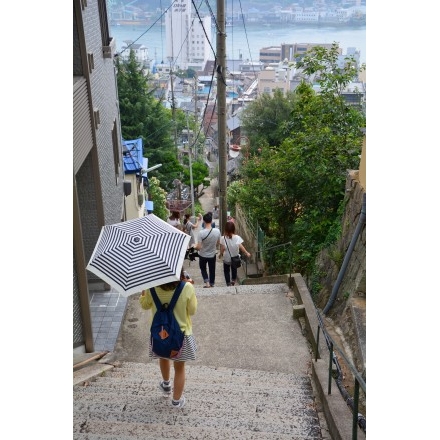 小雨の降る千光寺道