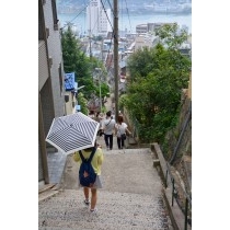 小雨の降る千光寺道