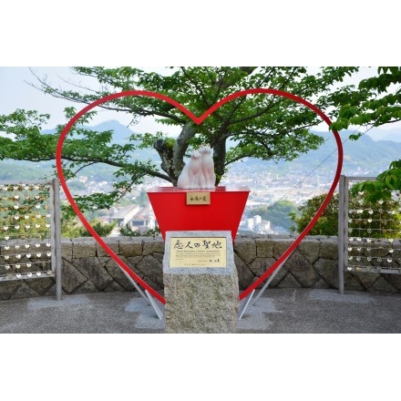 千光寺公園「恋人の聖地」碑