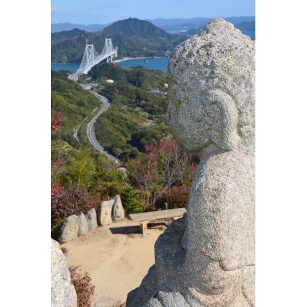 白滝山の石仏としまなみ海道因島大橋