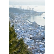 千光寺公園から見た雪の尾道市街地