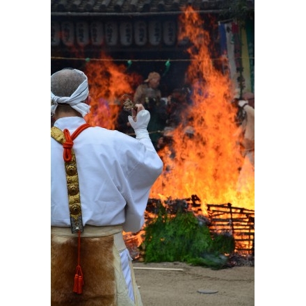 西國寺柴燈護摩（火渡り神事）