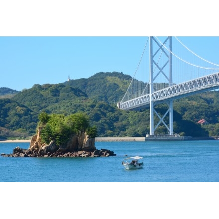 向島から見た布刈瀬戸としまなみ海道因島大橋
