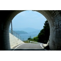 高根島の内の浦トンネルから見る風景