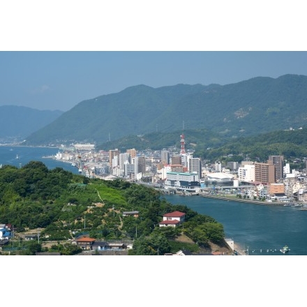 岩屋山から見た尾道駅前付近