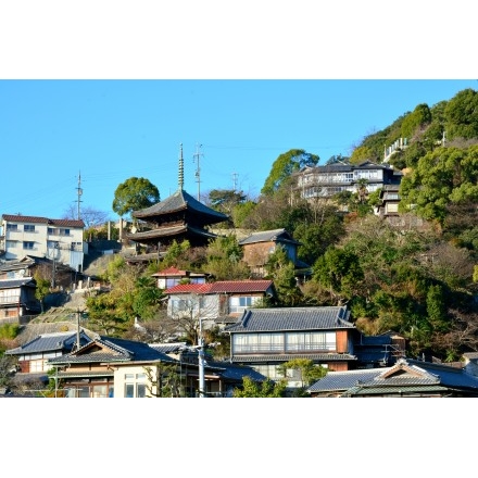 朝の尾道の風景