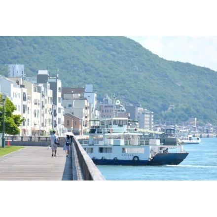 尾道駅前緑地から見る風景