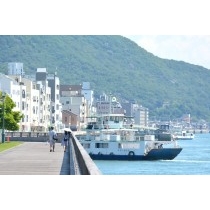 尾道駅前緑地から見る風景