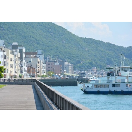 尾道駅前緑地から見る風景