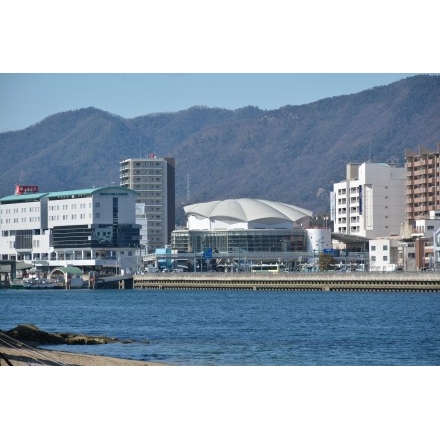 向島の兼吉地区から見る尾道駅周辺の町並み