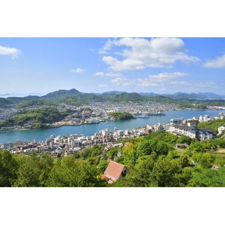 【要クレジット　写真提供：栗山主税】千光寺公園から見る尾道市街地と尾道水道