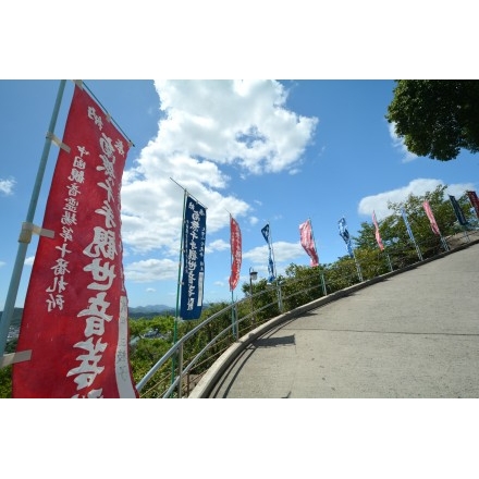 夏空広がる千光寺参道