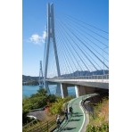 しまなみ海道多々羅大橋とサイクリスト