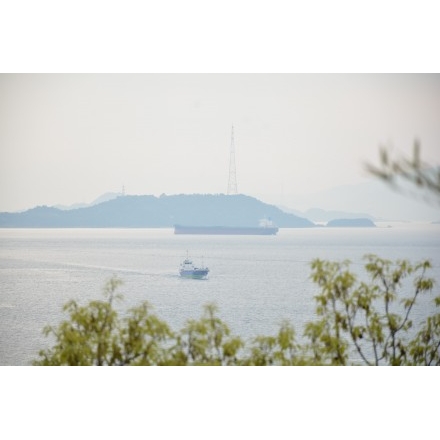 高根島灯台から見る大久野島
